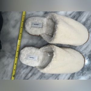 Old Navy Sherpa Slippers, Women’s 7
